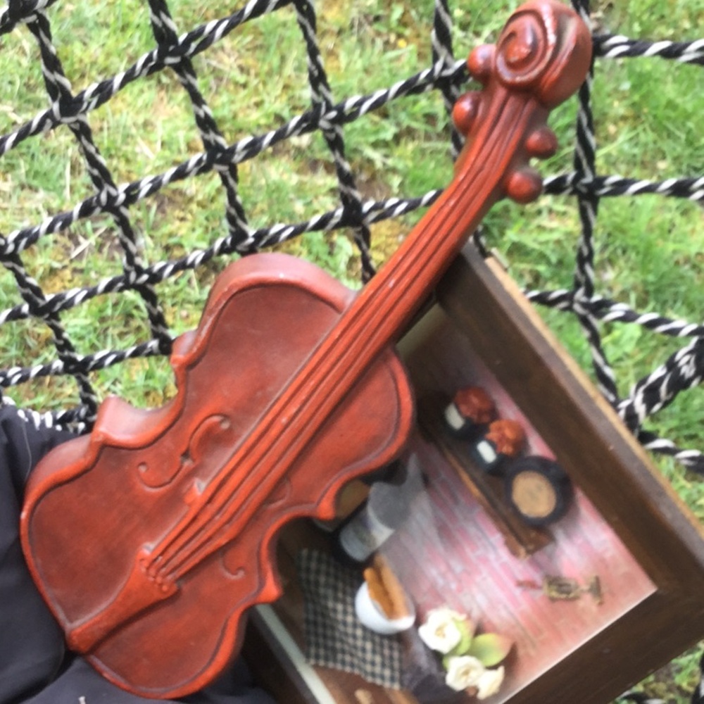 Bistro Tuscan violin cast metal vintage collector bistro restaurant decor music